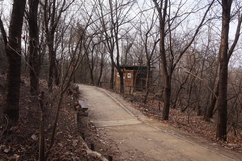 Seoul Trail section 4 in Umyeonsan Park, taken 7th Dec 2020