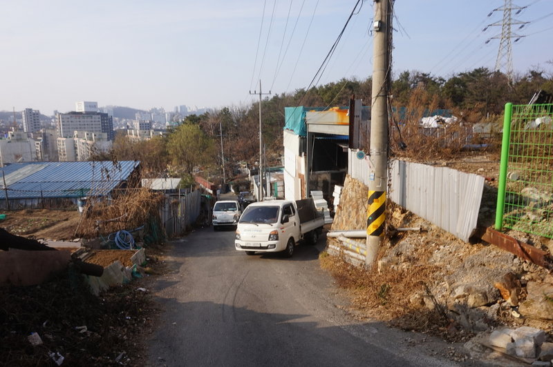 Seoul Trail on Bangbaeseonhaeng-gil, Sadang, taken on the 7th of December 2020