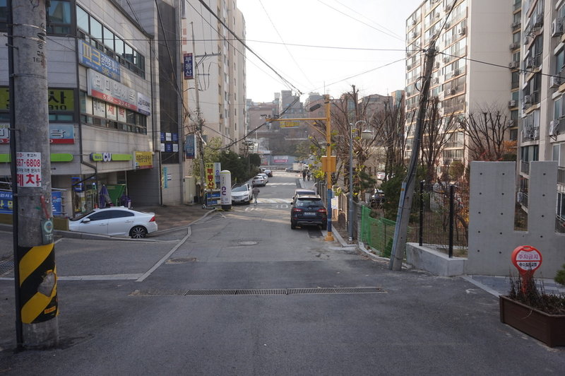 Seoul Trail on Bangbaeseonhaeng-gil, Sadang, taken on the 7th of December 2020