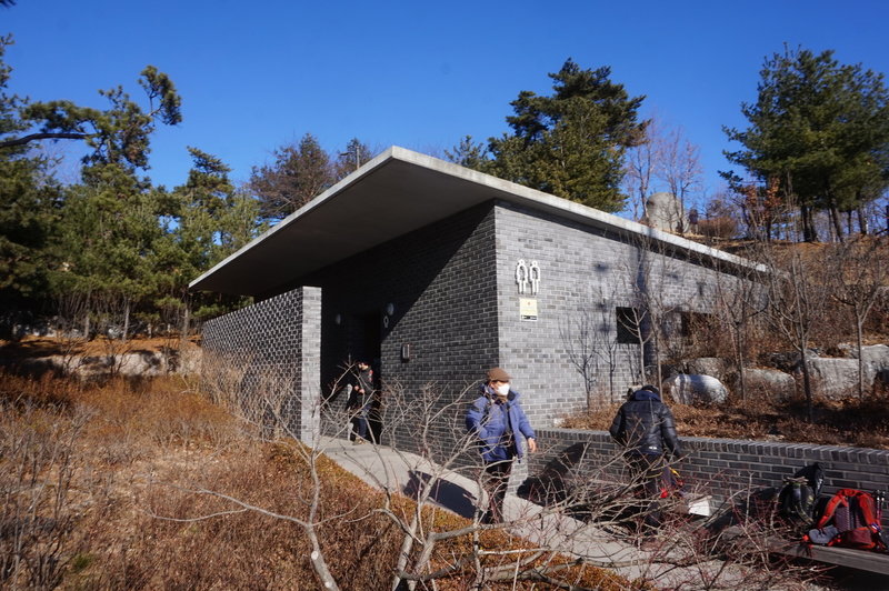 Toilets on Inwangsan-ro