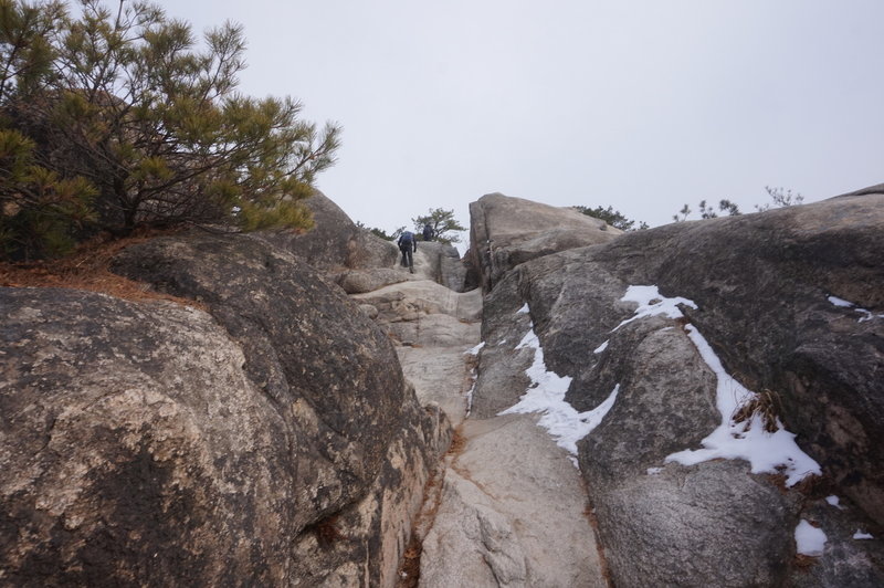 Bukhansan Traverse towards Daenammun Gate