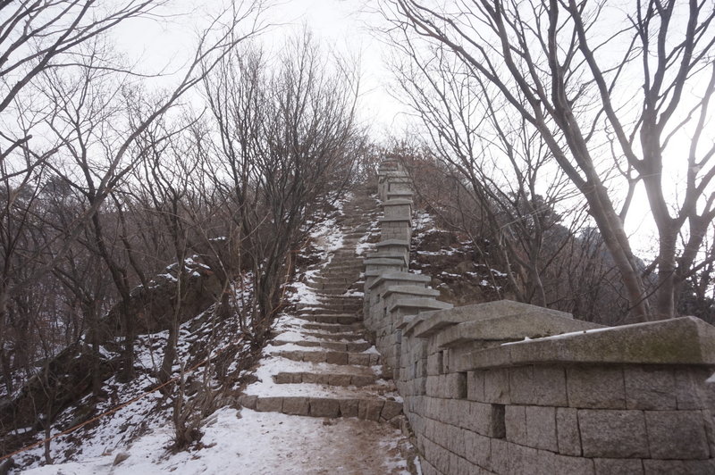 Bukhansan Traverse towards Daeseongmun Gate