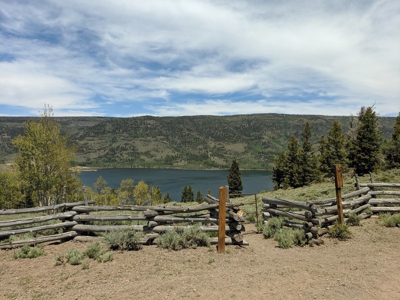 Trailhead from the parking area.