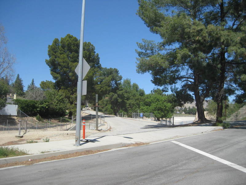 Trailhead - Tunney just north of Devonshire