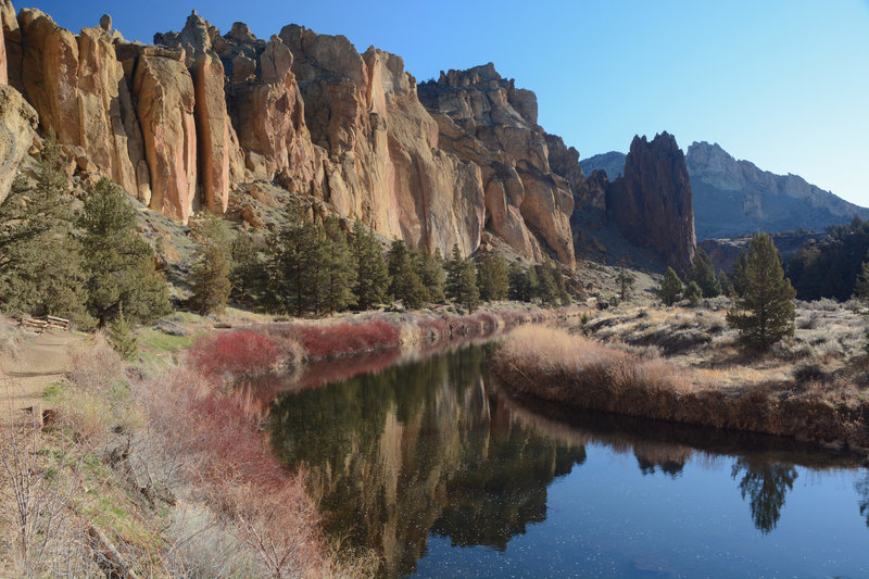 Early morning reflections of the rocks on Crooked River.