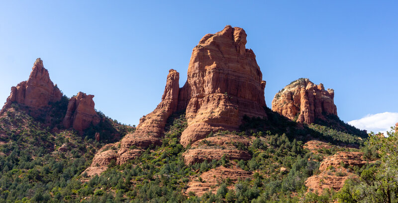 Red rocks at the top of Cibola Pass.