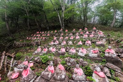 Trailside stone Buddha statues