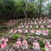 Trailside stone Buddha statues