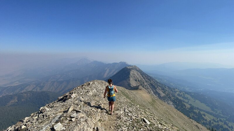 North bound along the ridge toward Ross Pass.