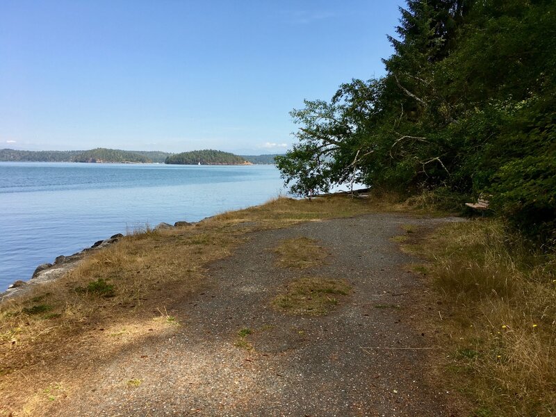 Here you can rest on the bench at the end of the road at Hoypus Point or step down onto a very small beach.