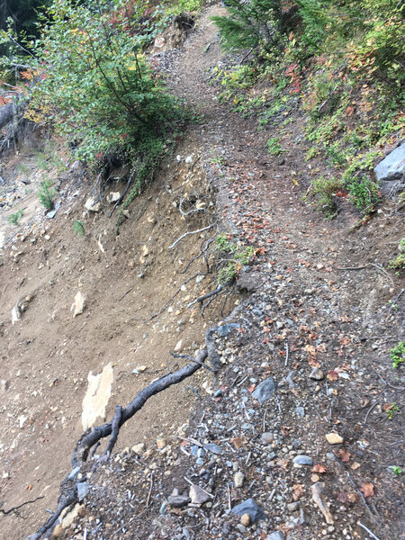 Sketchy trail with an undercut.