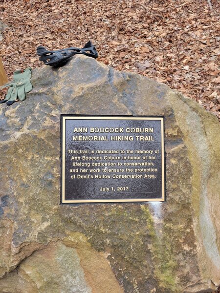 Trailhead marker.