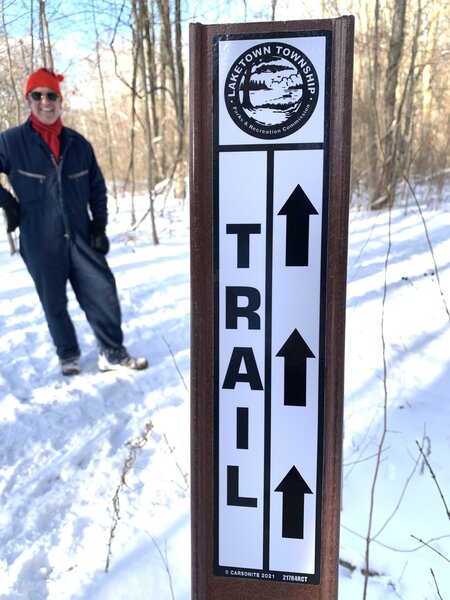 Marker at the beginning of the south trail, marked in fall 2021.