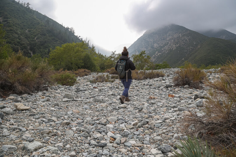 The hike heads up a wash on a path of round stones, making the route somewhat technical for the 1 mile distance.