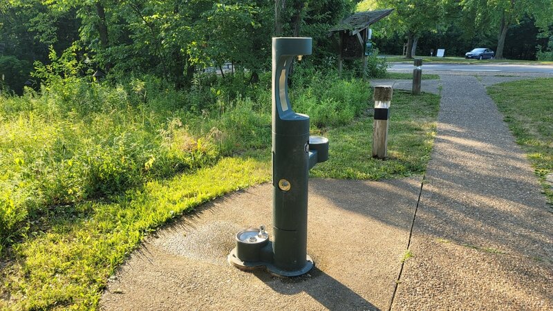 Three-way water fountain.