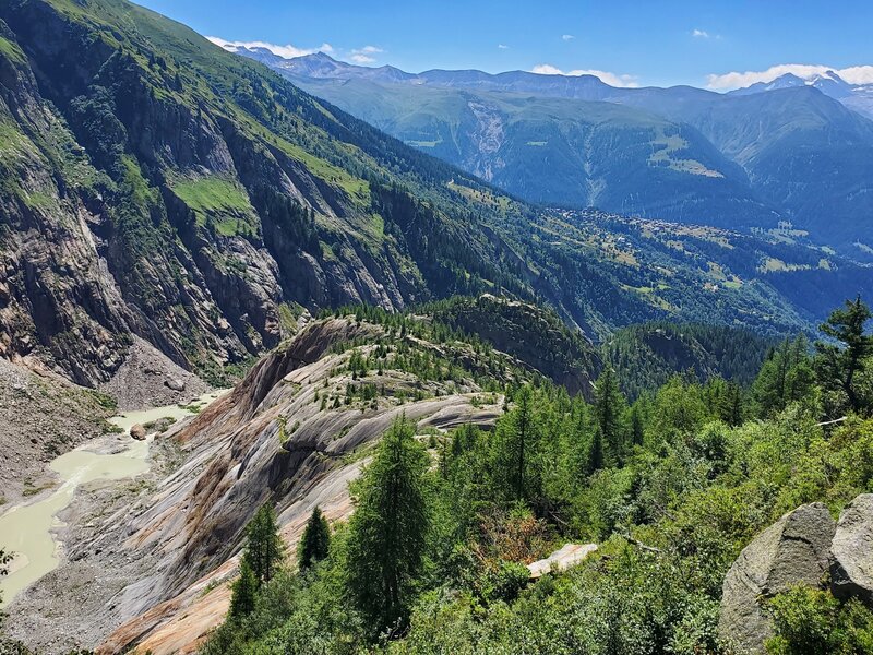 Looking along the glacier outflow, down the ridge towards Fiesch.