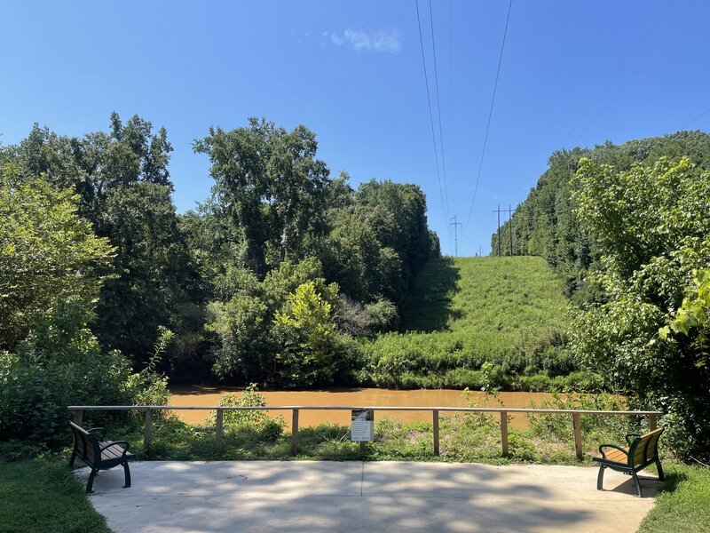 View of the Middle Oconee River from the handicap-accessible spur of the White Trail.