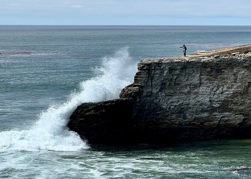 There are narrow cliffs to walk out on...