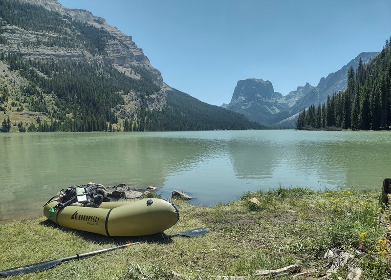 Lunch time on the north shore of Upper Green River Lake while packrafting the Green River Lakes.