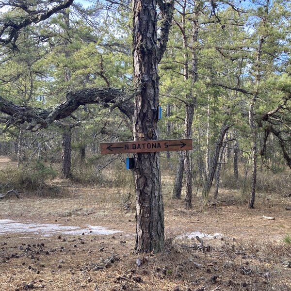 BATONA Trail North - Sign direction sign