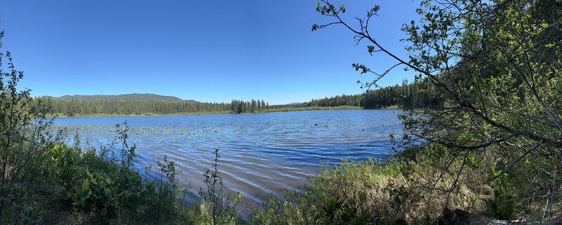 Beautiful scenery along the way of Trappers Trail.