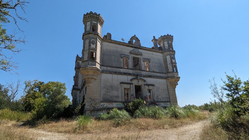 Valgros Frontenac Castle