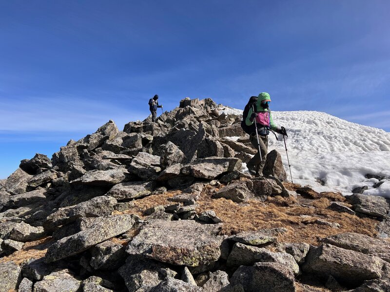 Following Culebra's ridgeline towards the summit.