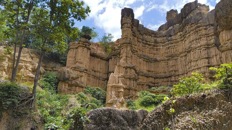 Par Chor Rock Formation, the highlight and destination of this trail.