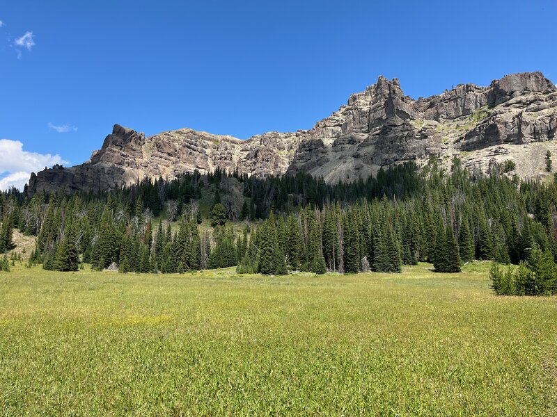 Fortress Mountain on the approach to Ramshorn Lake.