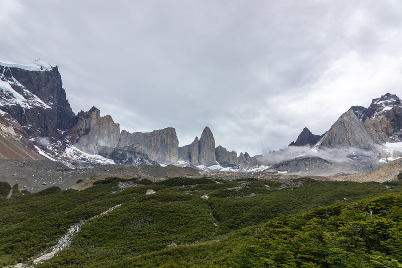The pinnacles northwest of Valle del Francés.