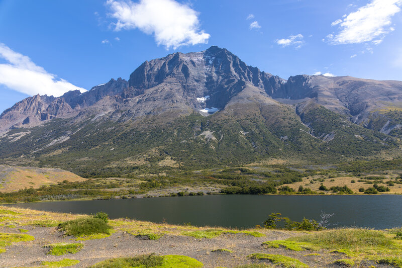 Monte Almirante Nieto across Laguna Inge.